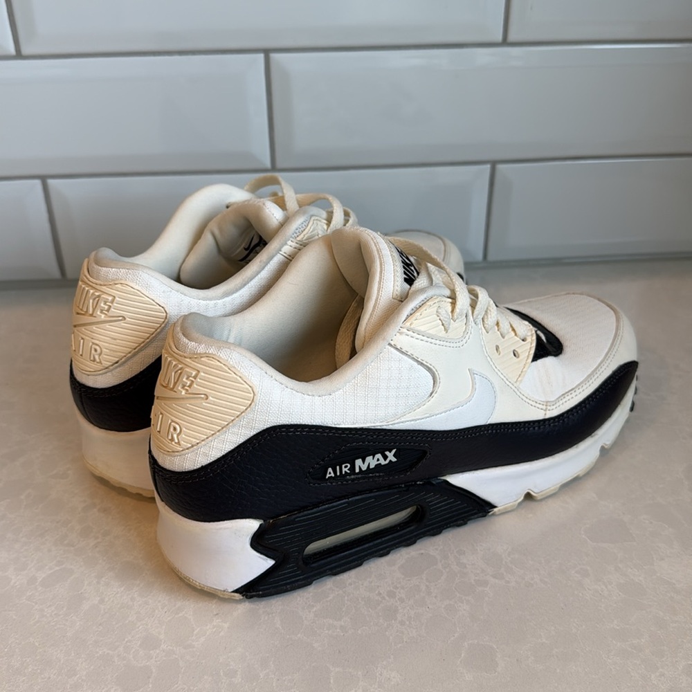 Nike AirMax 90 - Picture 4 of 8